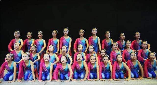 舞動童年 綻放風(fēng)采——百官小學(xué)舞蹈隊(duì)勇奪上虞區(qū)中小學(xué)藝術(shù)節(jié)桂冠